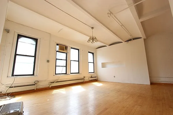 Rented by Dynamik Realty | media 22