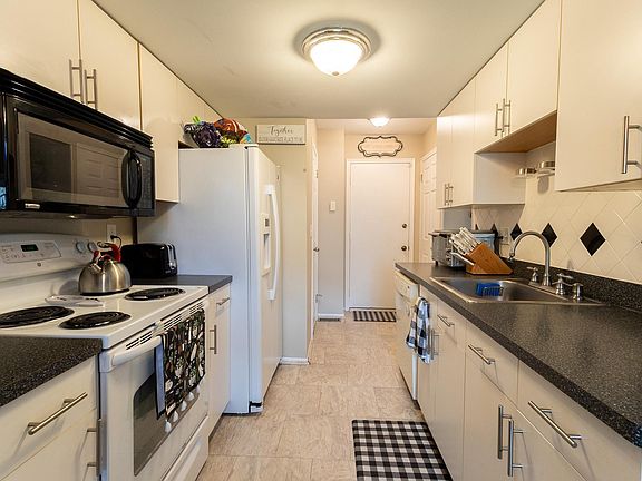 4th image of 35182 N Bay Cir