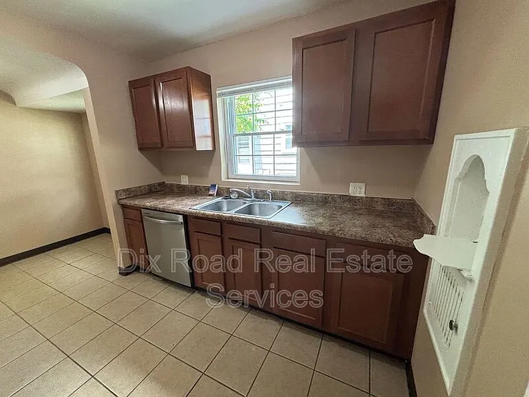 1927 Burroughs Dr — Photo 14