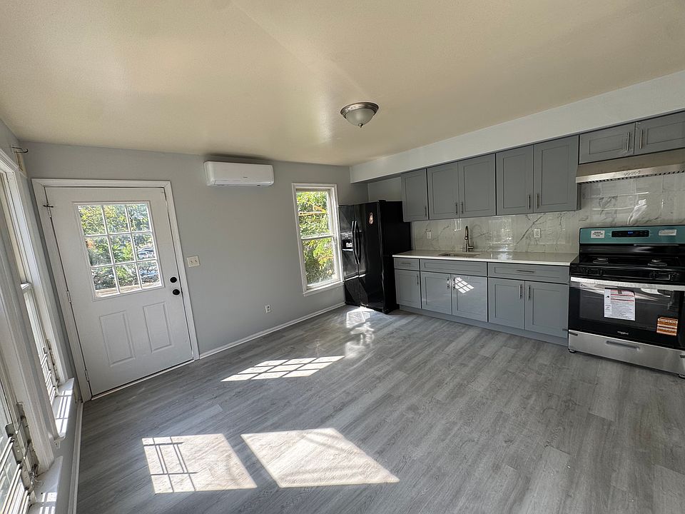 1st image of 4 Crittenden Pl Floor 2