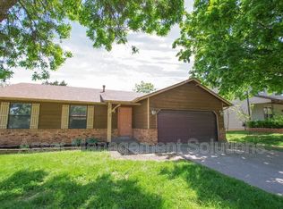 1 Oak Point Dr, Saint Peters, MO 63376