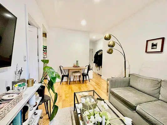 Rented by HOLTON REAL ESTATE INC. | media 2