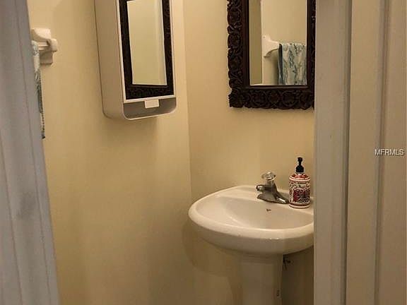 4th image of 948 Vista Cay Ct