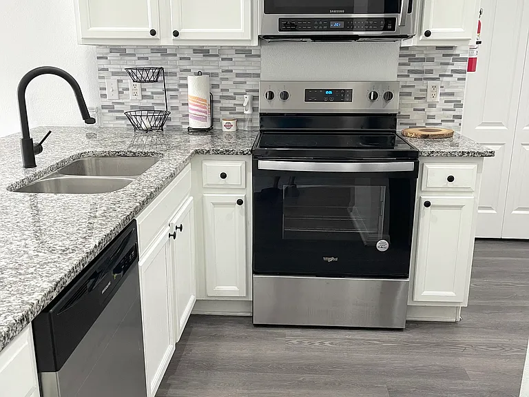 1548 Tiverton Blvd #2 — Photo 7
