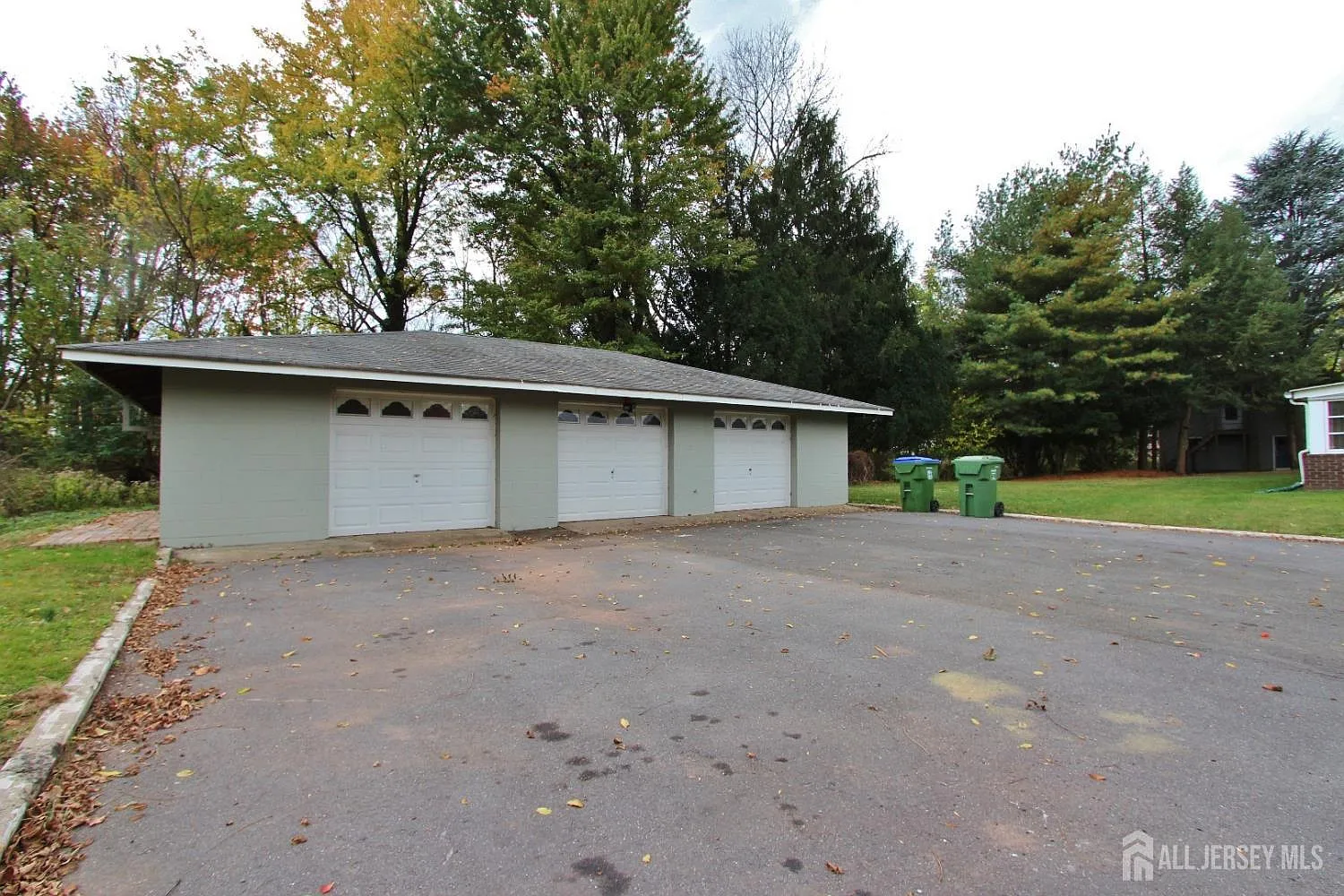 4 bed, 3.0 bath, 3248 sqft, $3,500 — Photo 2