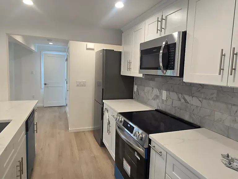 90 Nassau Rd — Photo 6