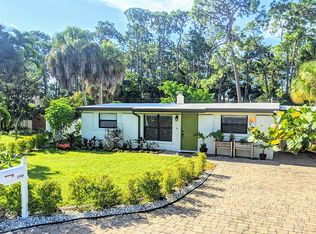 1390 Embassy Ln, Naples, FL 34104