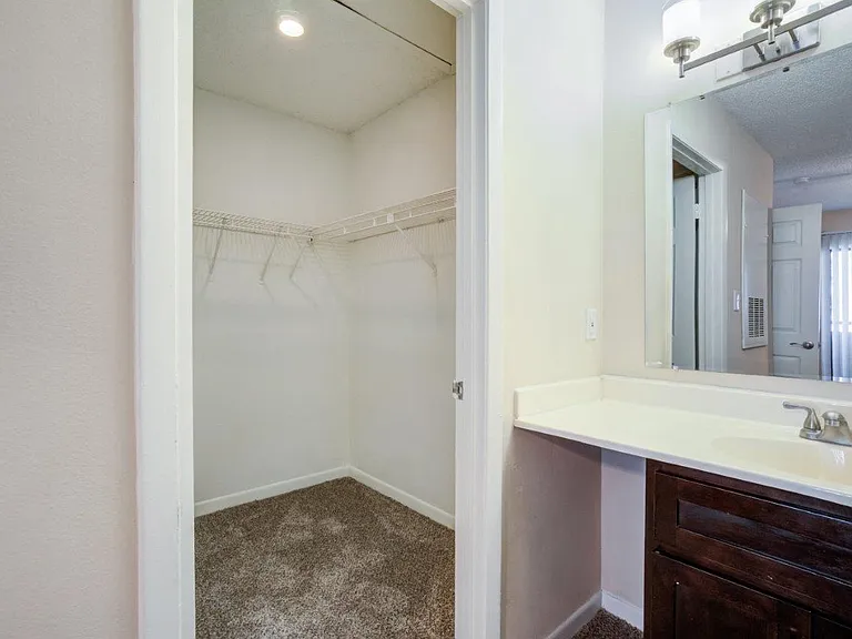 Tuscany Pointe at Tampa Apartment Homes — Photo 10