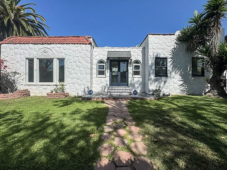 1043 S Plymouth Blvd — Photo 37
