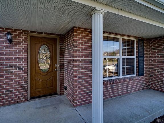 3rd image of 211 W Arlington Dr