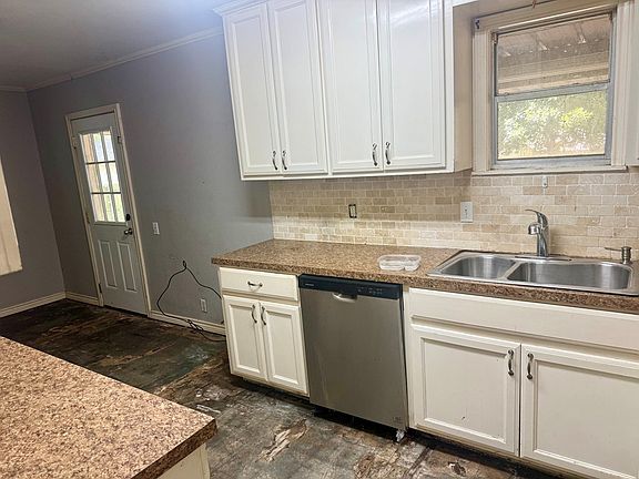 3rd image of 709 Ruth St