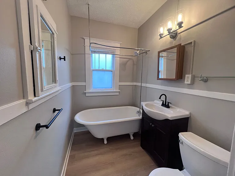 317 Pine Ave NW — Photo 17