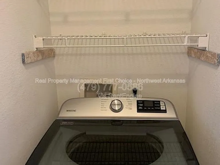 890 Sunflower St — Photo 11