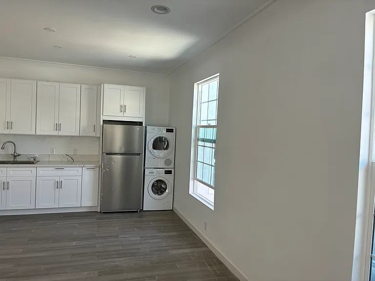 3223A E Colorado Blvd — Photo 4