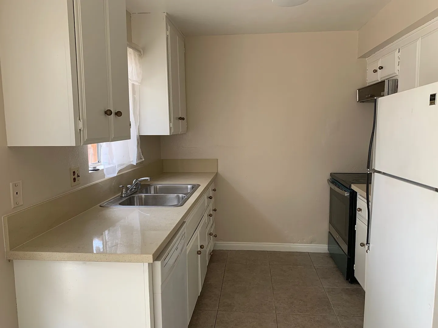 Beautiful 3 Bedroom Condo in Duarte — Photo 2