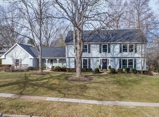 13615 Peacock Farm Rd, Town and Country, MO 63131
