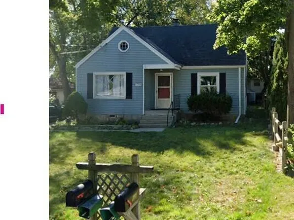 11725 W Courtland AVENUE, Wauwatosa, WI 53225