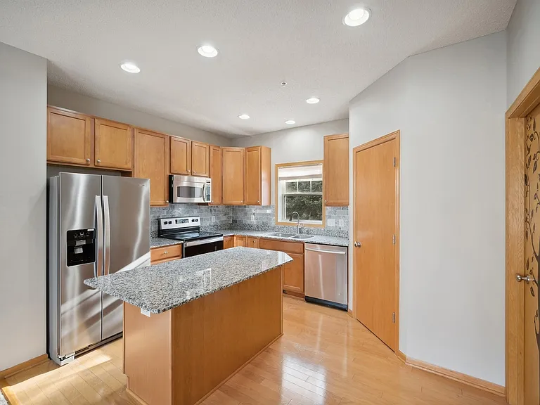 5009 Everest Ln N — Photo 11