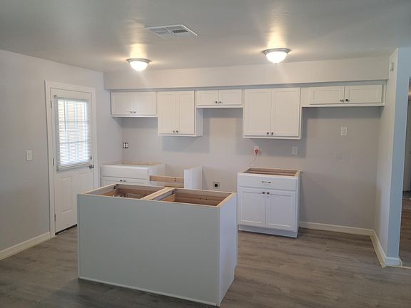3rd image of 1909 W Wood Dr