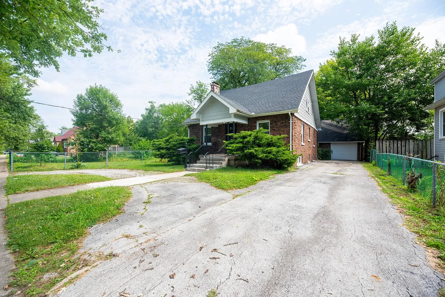 14947 Riverside Dr photo 1