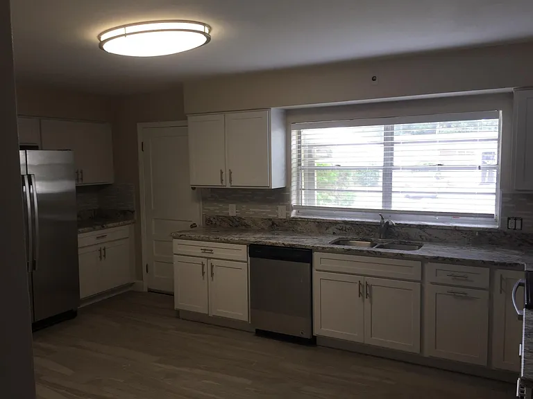 2424 W Cass St — Photo 6