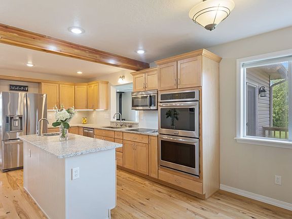 2nd image of 1525 E Gem Estates Ln