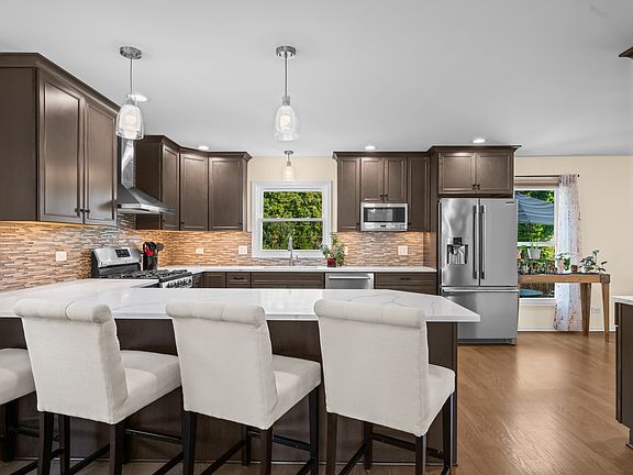 3rd image of 0S579 Robbins St