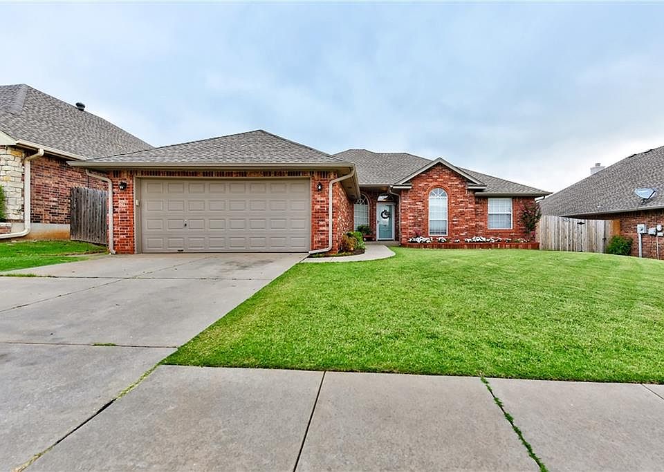 1st image of 1017 SW 127th Pl