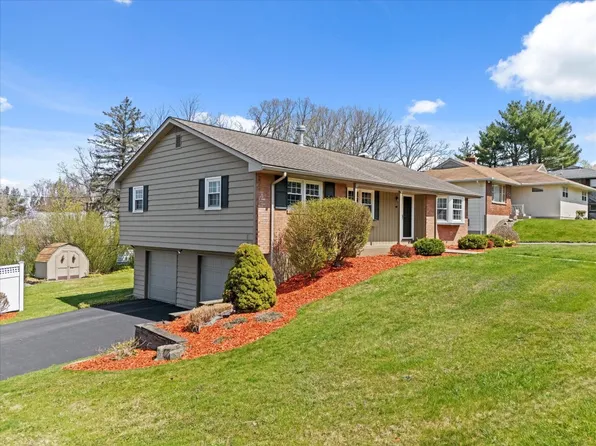 3201 Woodberry Dr, Vestal, NY 13850