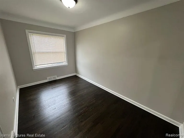 21534 Moross Rd — Photo 6