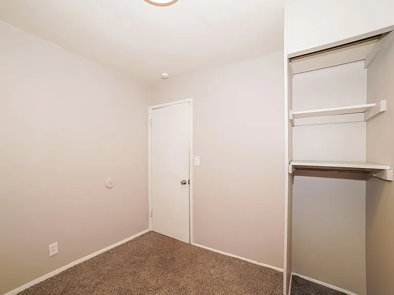 993692_027_bedroom_13480547.jpg
