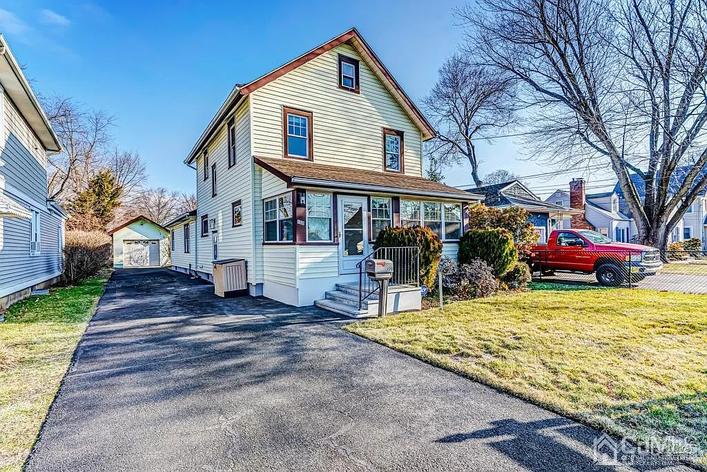 158 Stout Ave photo 1