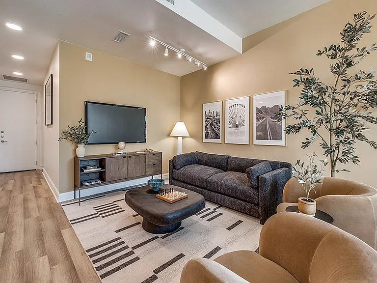 1400 HiLine Living Room
