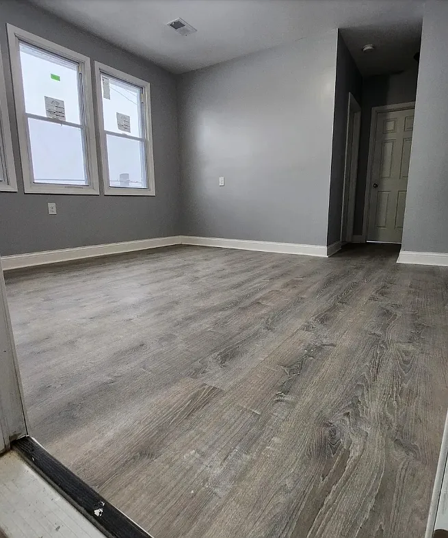 2 bed, 3180 sqft, $999 — Photo 2