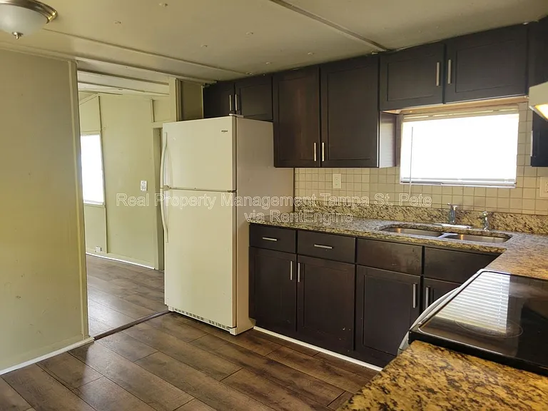 710 S 50th St #8 — Photo 9