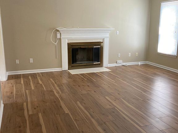 Living Room with fireplace