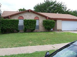 525 Sparks Dr, Grand Prairie, TX 75051