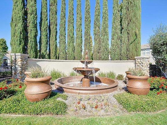 2nd image of 1407 Esplanade Cir