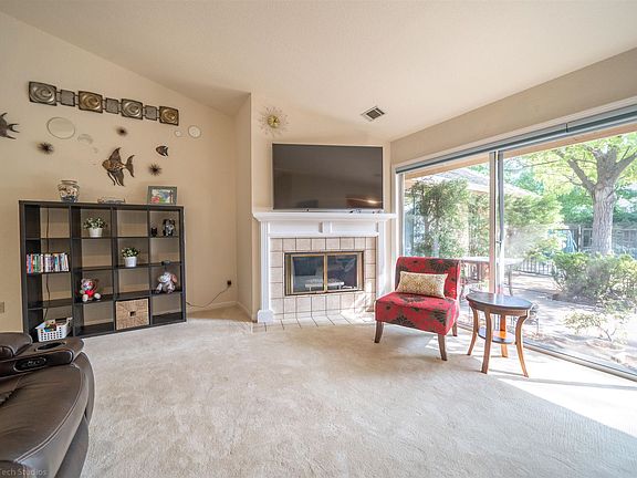 5th image of 3843 Siskiyou St