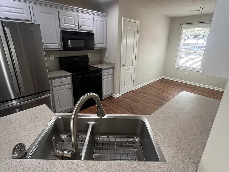 212 Rainbow Ln — Photo 5