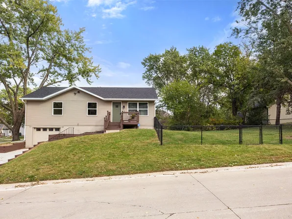 9185 Old Orchard Dr, Norwalk, IA 50211
