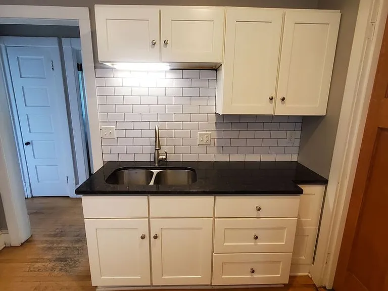 1832 E Windsor Pl — Photo 6