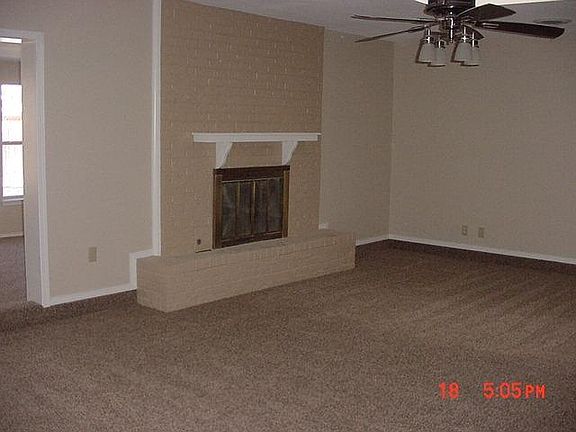 3rd image of 114 Oak St
