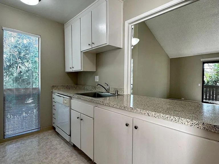 Ardendale Apartments — Photo 16