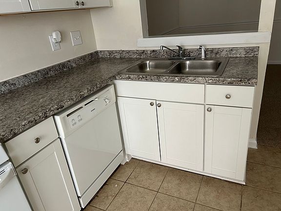 3rd image of 6061 Green Forest Dr