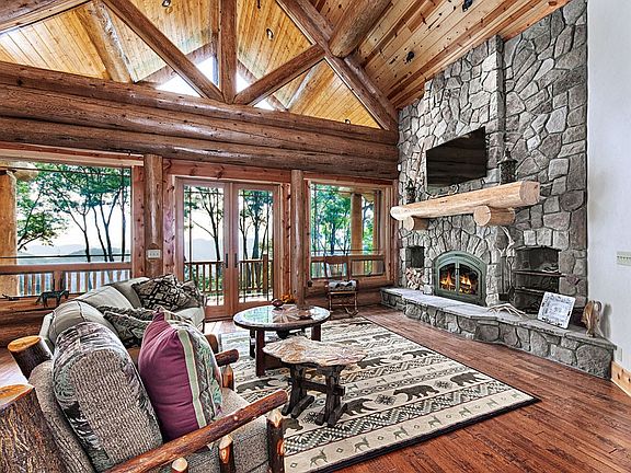 5th image of 1310 Winding Creek Dr