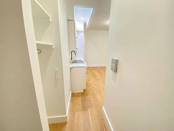 2nd image of 326 W 47th St #2AA