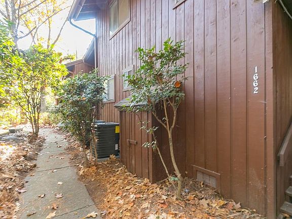 3rd image of 1662 Terrell Ridge Dr SE #1662