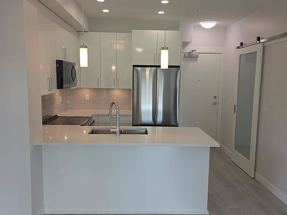 3rd image of 33886 Pine St #123