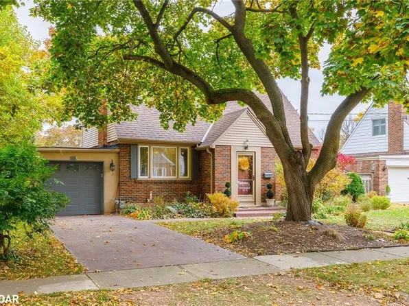 12 Cameron Rd, Saint Catharines, ON L2P 3E2